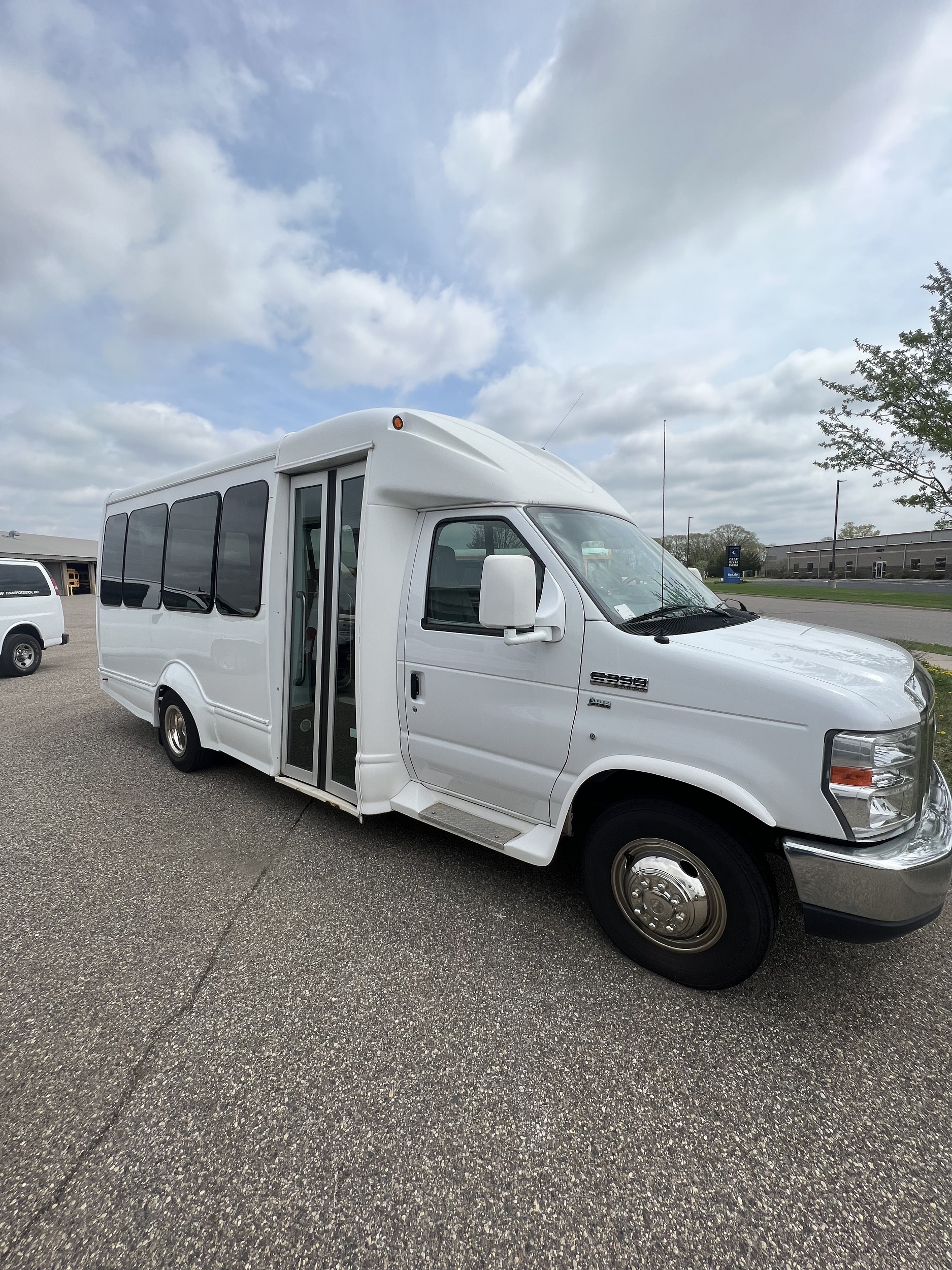 United Bus Sales, Inc 2014 Ford StarCraft/STARQUEST 3020UA