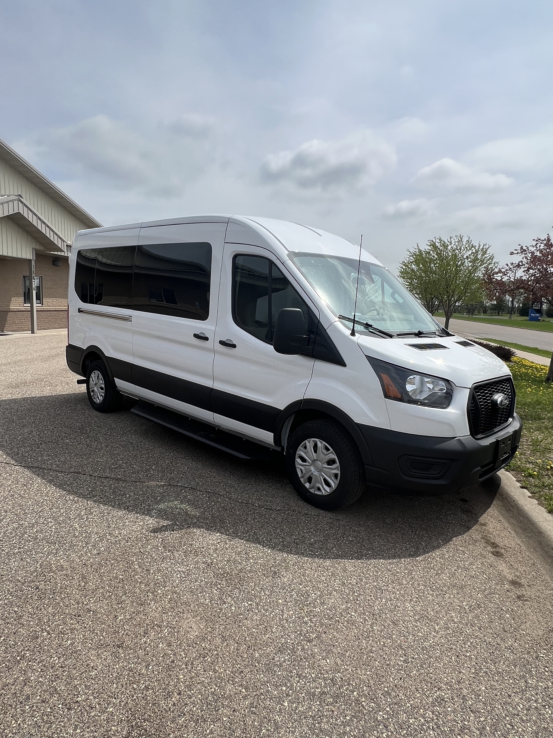 United Bus Sales, Inc 3089 2022 Ford Transit w/ Lift MPV Van